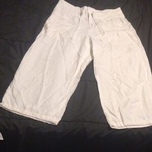 Ellen Tracy White Drawstring Capris
